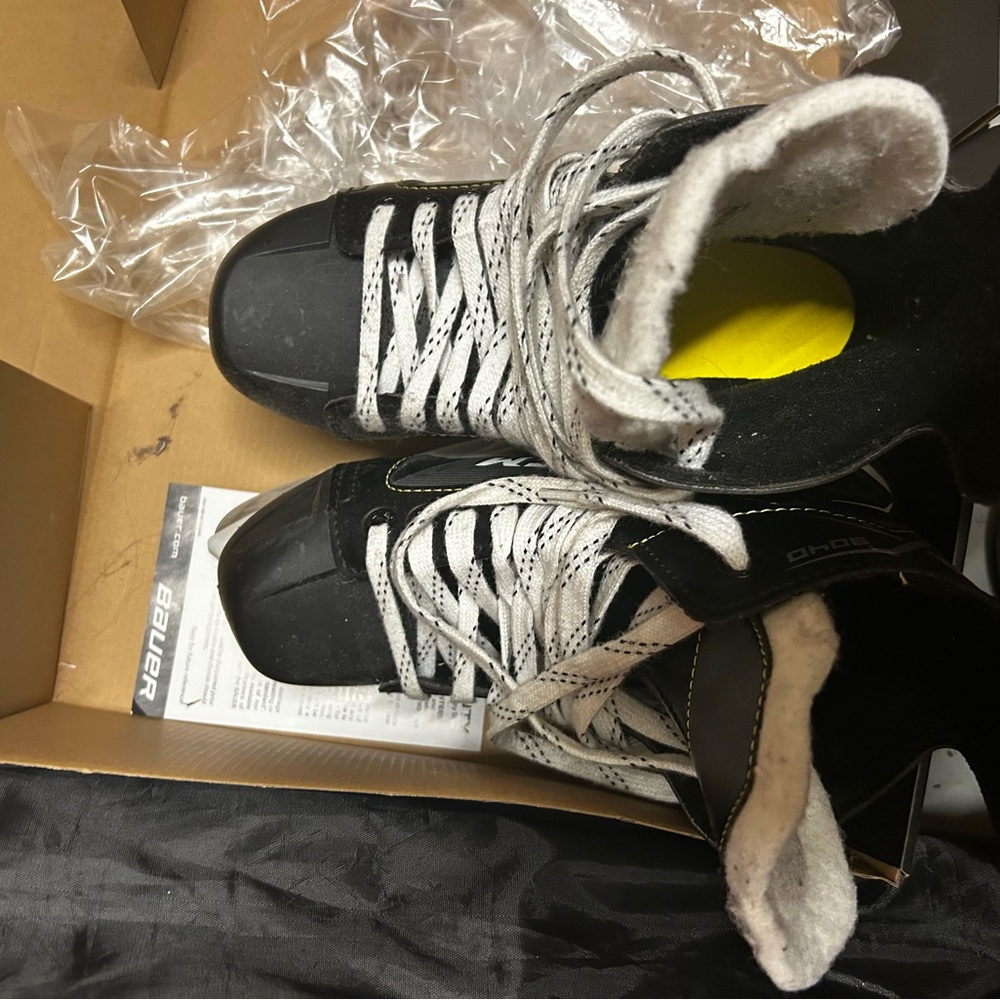 Bauer Black and White Hockey Skates